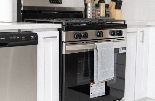 Stamford Apartment | Cozy 3BR Stay in Stamford & Near Old Greenwich