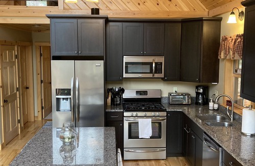 Bethel House | Cozy 4 bed Ski Home Conveniently Located close to Mountain and Downtown
