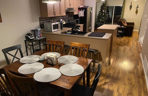 Georgina House | Cozy 4-Bedroom Townhouse, Steps to Lake Simcoe and shops, short drive to beach.