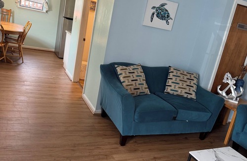 Hampton Apartment | Cozy 4 bedroom unit, 5 min walk from the beach and boardwalk!