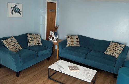 Hampton Apartment | Cozy 4 bedroom unit, 5 min walk from the beach and boardwalk!