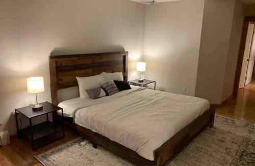 Tannersville House | Cozy 4bd 4bath Grand Cabin Retreat in Camelback