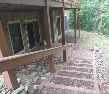 Tannersville House | Cozy 4bd 4bath Grand Cabin Retreat in Camelback