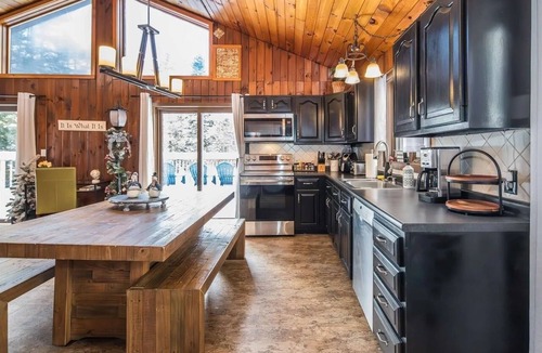 Mount Holly Ski Chalet | Cozy 4BR/2BA Home near Okemo, Killington Mountains