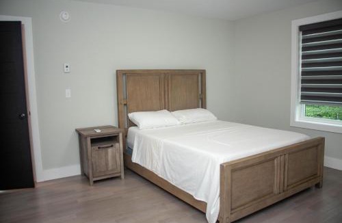 South Casco House | Cozy 4BR Lakeside House, Fireplace, Garage