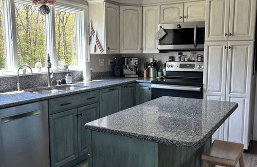 Scarborough House | Cozy All Season Beach House, only mins to Beaches, 12 mins to downtown Portland