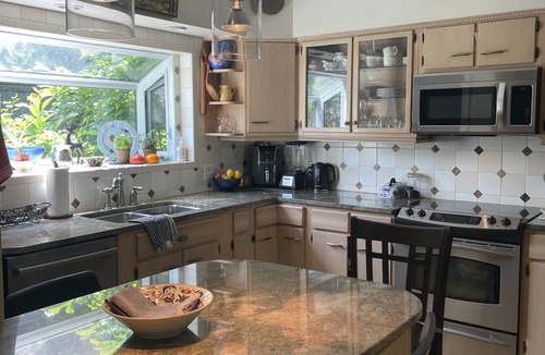 Skaneateles House | Cozy and charming 3 bedroom home just a short walk to Skaneateles Village & Lake