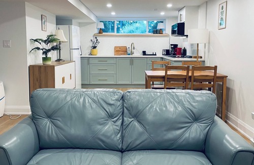 Wexford House | Cozy and Modern Place Near Local Attractions