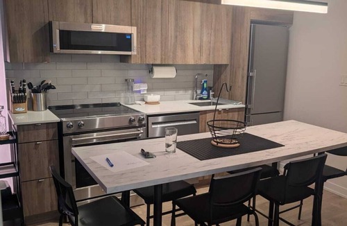 Parkview Hills Apartment | Cozy and perfectly placed apartment in midtown Toronto.