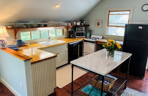 Katama Apartment | Cozy and private 1-bedroom apartment in Katama/Edgartown with AC, WiFi