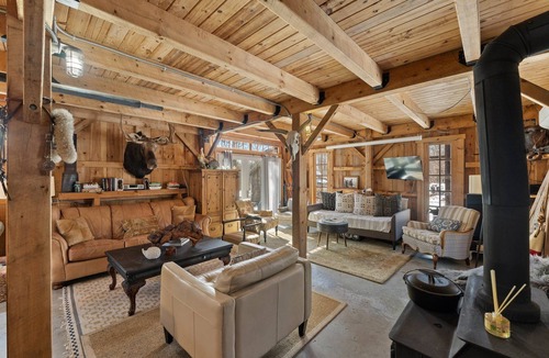 Charlestown Cabin | Cozy and Rustic Barn Near the Coast