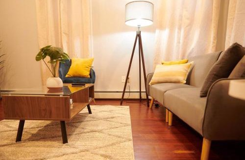 Smith Hill Apartment | Cozy apartment 2nd 10min Walk Downtown and City View