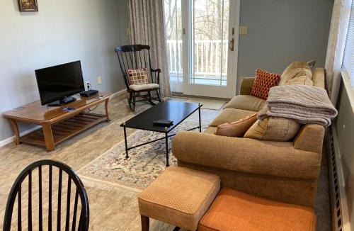 Southbury Apartment | Cozy Apartment Centrally Located in Southbury