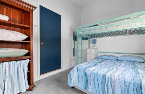 Westbrook Center Apartment | Cozy apartment, private beach & jacuzzi