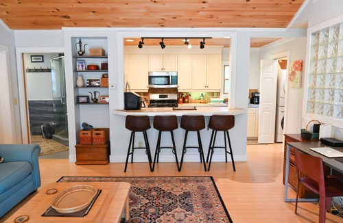 North Troy Apartment | Cozy Apt 1/2 mile to Jay Peak Resort