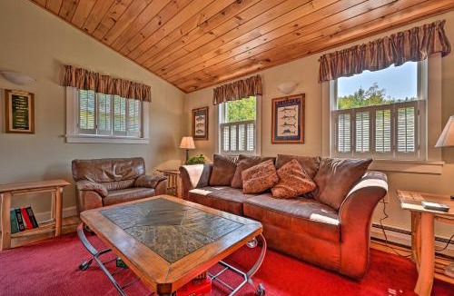 Moscow Apartment | Cozy Apt w/Hot Tub & Deck, 10 Mi to Stowe Resort!