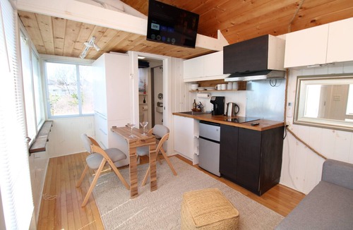 Provincetown Condo | Cozy Bayside Cottage With Huge Outdoor Living Space and Private Beach (2313)