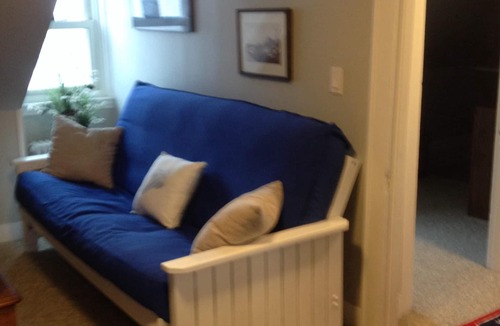 Newport East Apartment | Cozy Beach Apartment, private entrance and parking spot .