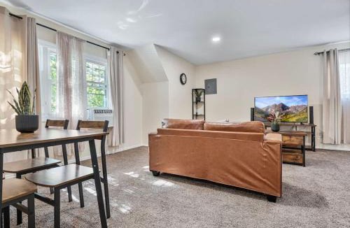 Rochdale Apartment | Cozy Bedrooms close to JFK airport