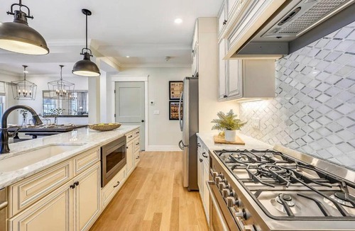 Egleston Square House | Cozy Boston Condo Near T