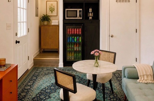 Greenwich Apartment | Cozy Boutique Studio Bedroom Retreat