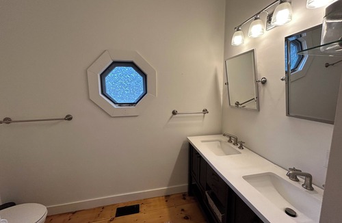 Peterborough Apartment | Cozy & Bright Guest Suite