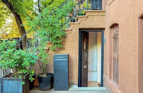 Clinton Hill Apartment | Cozy Brooklyn Apt. In Sought-After Neighborhood. Furnished Monthly. Sleeps 3