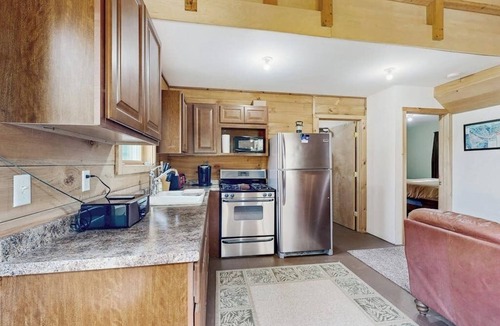 Jeffersonville Cabin | Cozy cabin close to Smuggler's Notch w/firepit, gas grill, trail to river, wifi