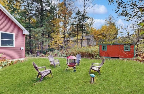 Jeffersonville Cabin | Cozy cabin close to Smuggler's Notch w/firepit, gas grill, trail to river, wifi