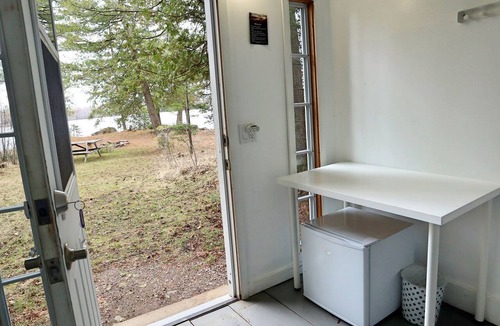 Killaloe Cabin | Cozy Cabin for Ontario Glamping Getaway on Golden Lake
