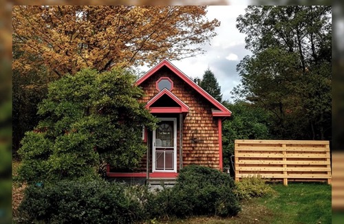 Northfield Cabin | Cozy Cabin + Hot Tub 30mins to Lakes & Trails