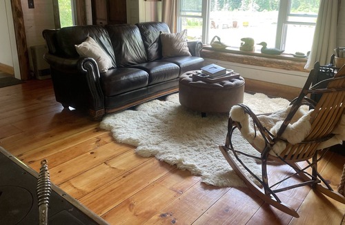 Jay Cabin | Cozy Cabin immersed in nature. Close to skiing, snowmobiling, hiking and biking.