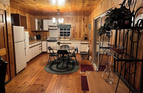 Town of Delaware Cabin | Cozy cabin in charming Kenoza Lake with WiFi, AC, pond,fire pit, lotof amenities