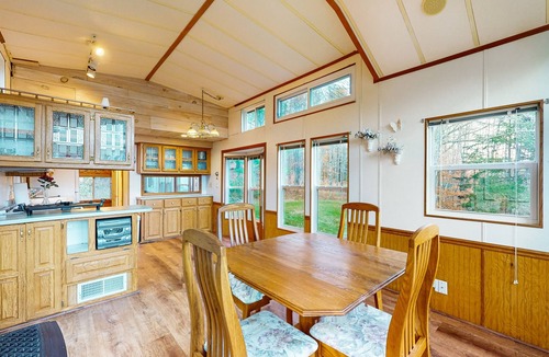 Belmont Cabin | Cozy cabin w/mountain view, close to skiing, dog friendly, firepit, deck, wifi