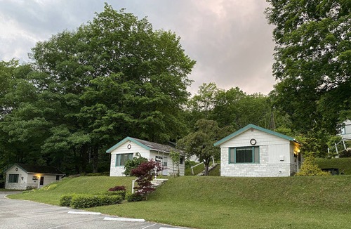 East Dorset Cabin | Cozy cabin with big views! Less than a mile from VT Summer Festival Horse Show