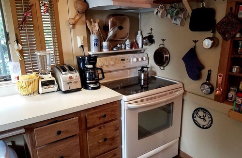 Port Republic Cabin | Cozy Cabin with Ocean Views near Chesapeake Beach, Maryland