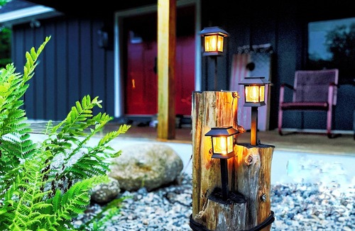 Campton Cabin | Cozy Cabin with Outdoor Shower, Fireplace, Games, Firepit and a Mountain View!
