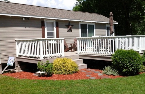 Monmouth Cabin | Cozy Cabin with Sandy Beach