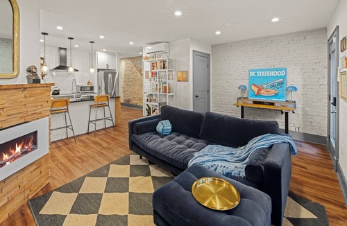 H Street Corridor Apartment | Cozy Capitol Hill 2 BR, Walk to sites, Parking