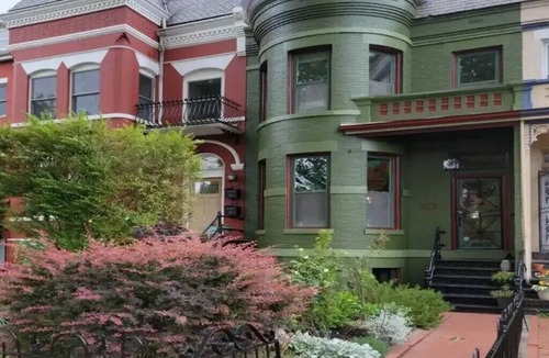 H Street Corridor Apartment | Cozy Capitol Hill 2 BR, Walk to sites, Parking