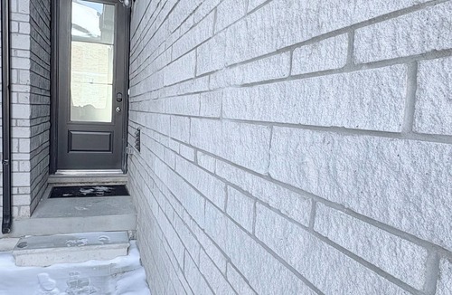 Oakville Apartment | Cozy & Central Apartment in Oakville w/Parking & Full Kitchen. Family-friendly