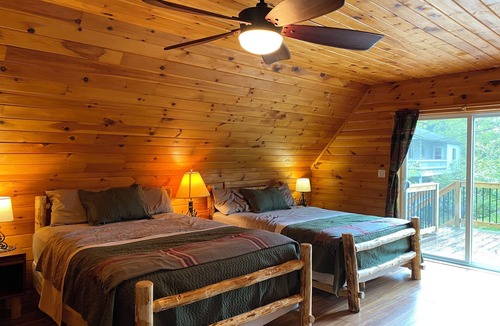 Keene Ski Chalet | Cozy chalet in adorable Keene with AC, WiFi