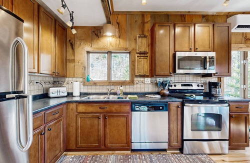 Greenwood Ski Chalet | Cozy Chalet with Modern Comforts and Mountain Adventure Awaits