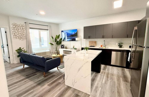 Belleville Apartment | Cozy Chic 1 Bdrm King Suite - mins to NYC, MetLife