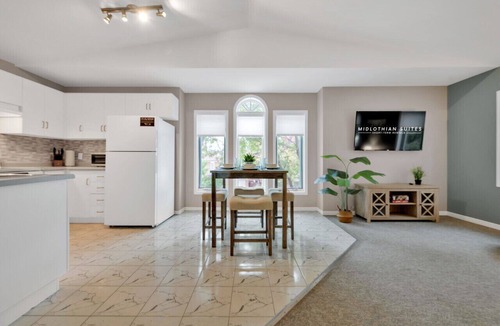 Burlington Apartment | Cozy & Comfortable, Downtown, Parking | TJSI
