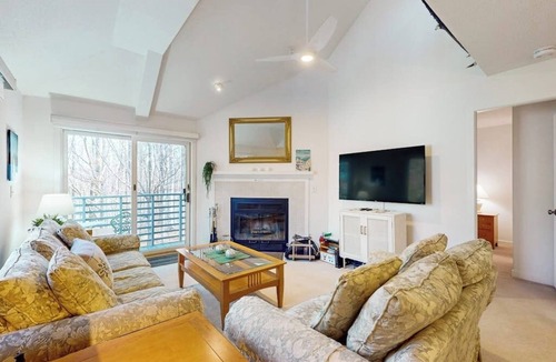 Killington Condo | Cozy condo w/balcony, indoor pool, hot tub, sauna, gym, steam room