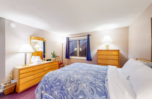 Stowe Area Condo | Cozy Condo with a Fireplace, Free WiFi, Shared Pool, Hot Tub, Tennis & Gym
