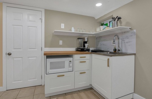 Andover Apartment | Cozy Corner - 1 Bedroom Apt. in Beautiful Andover!