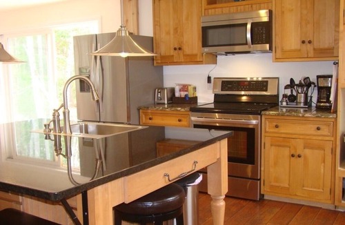 Kennebunk Cottage | Cozy Cottage 1 m to Dock Sq.beaches ESCAPE THE SUMMER HEAT AT THE COOL COAST!