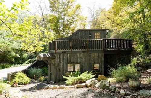 Mount Marion House | Cozy Cottage between Kingston & Woodstock: Outdoor Deck, Firepit, Skylights